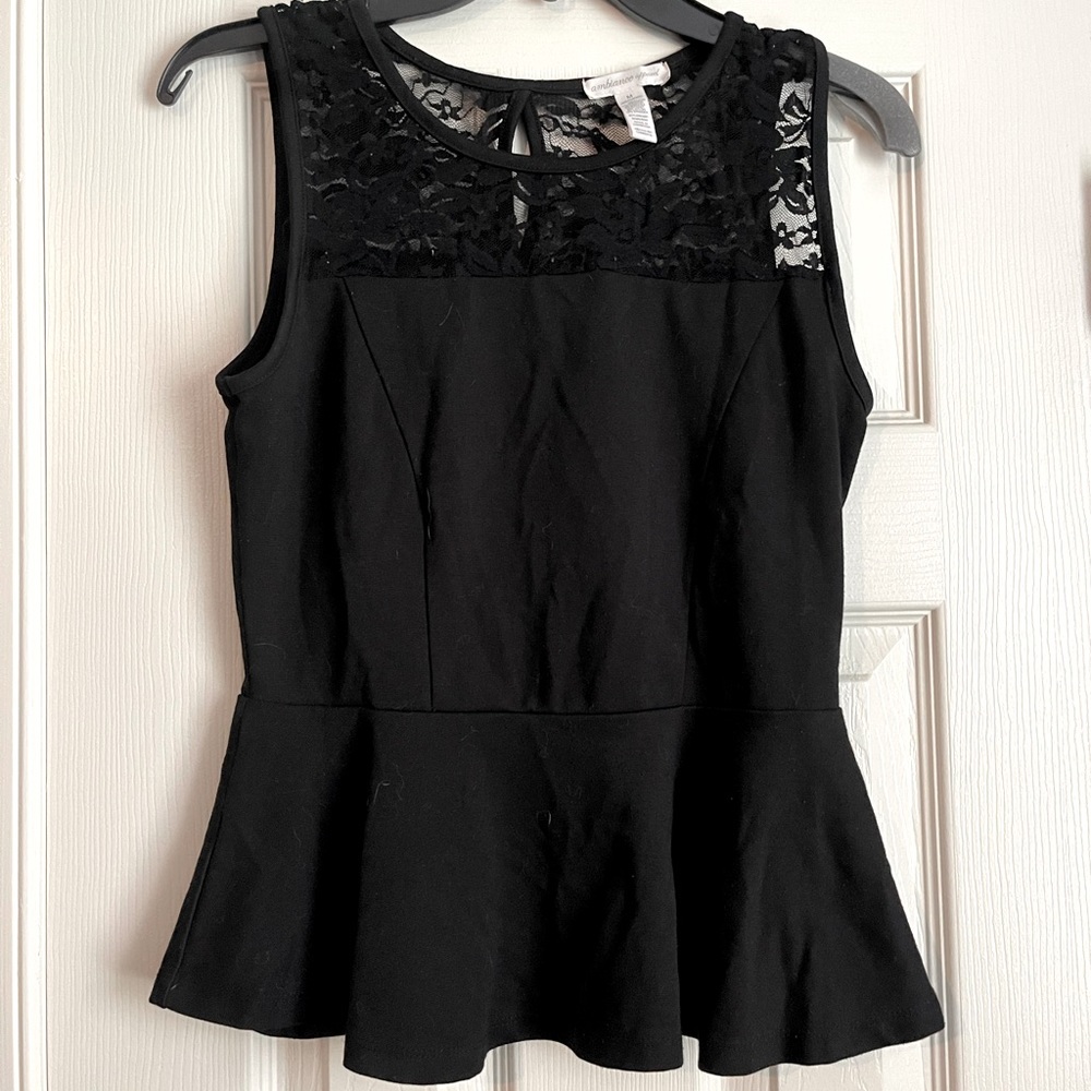 Used like new lace dressy shirt! Size medium!